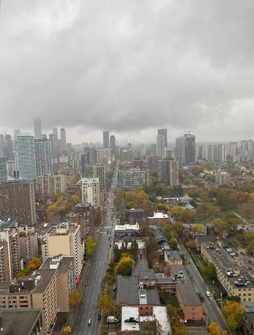 Downtown High-Rise Condo Near Eaton Centre Toronto Apartamento